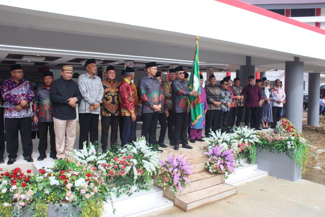 Sekda Kalbar Lepas Pawai Ta’aruf MTQ XXXIII di Putussibau